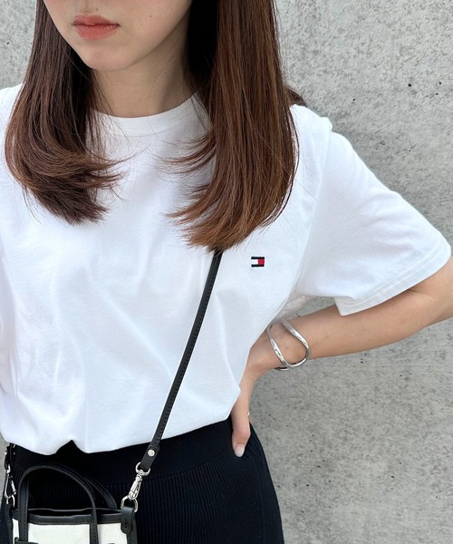 

Футболка с круглым вырезом, коротким рукавом, свободного кроя, с вышивкой флага CORE FLAG TOMMY HILFIGER, белая