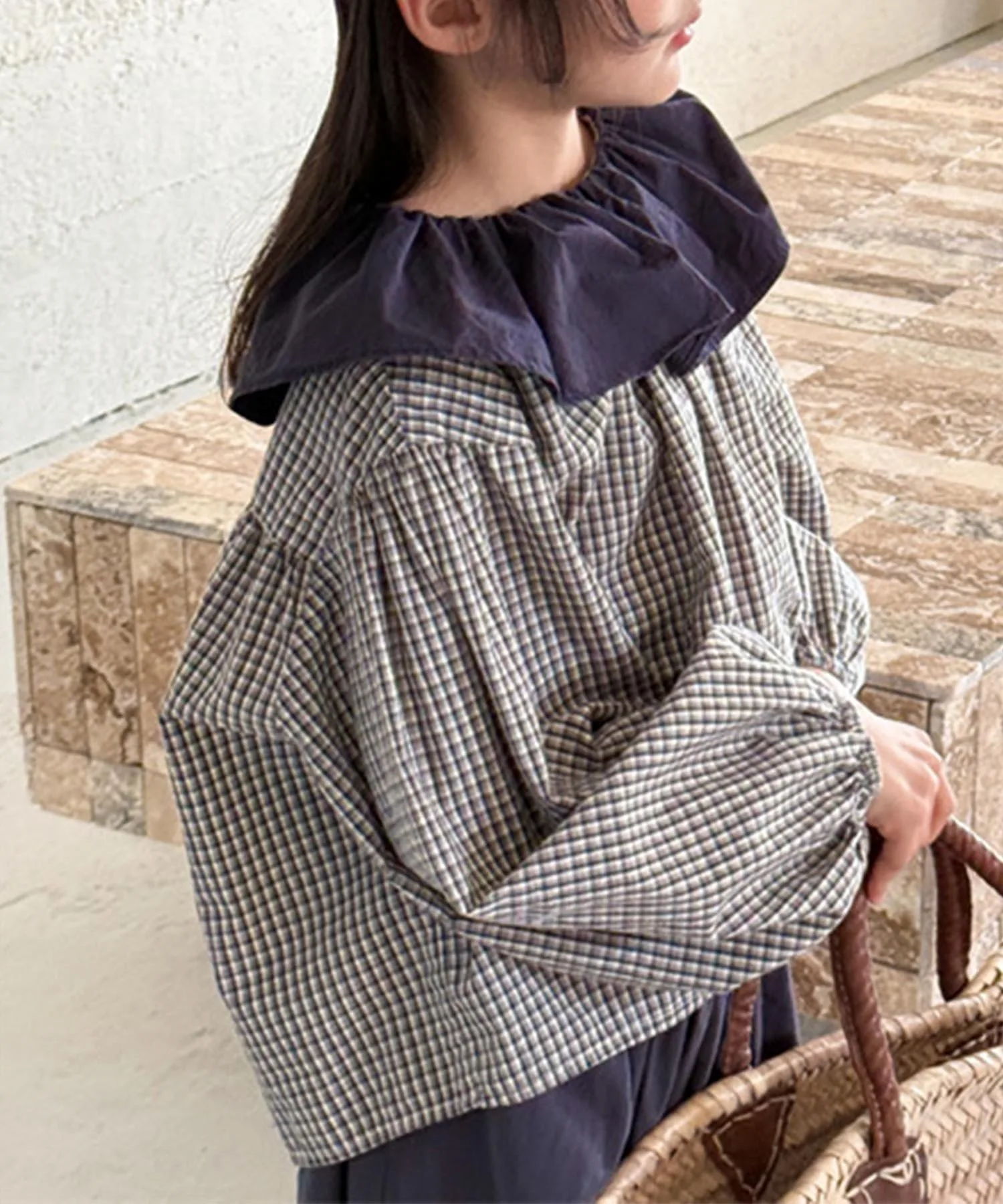 Блузка в клетку с воротником-рюшами Aimoha Kids, gray — фото 2
