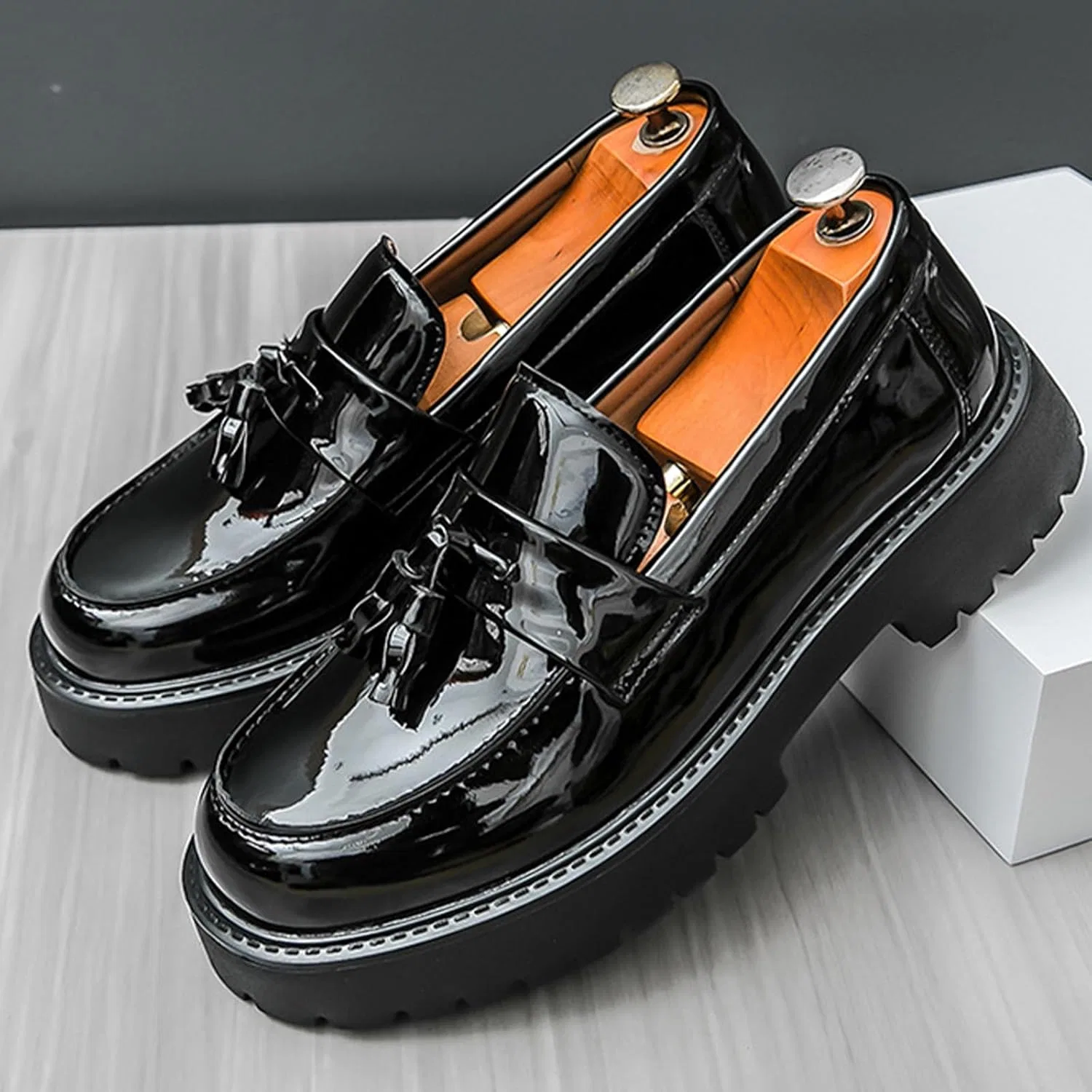 Лоферы мужские кожаные лакированные Black and White Patent Leather Loafers, черный ZPLMIDE — фото 3