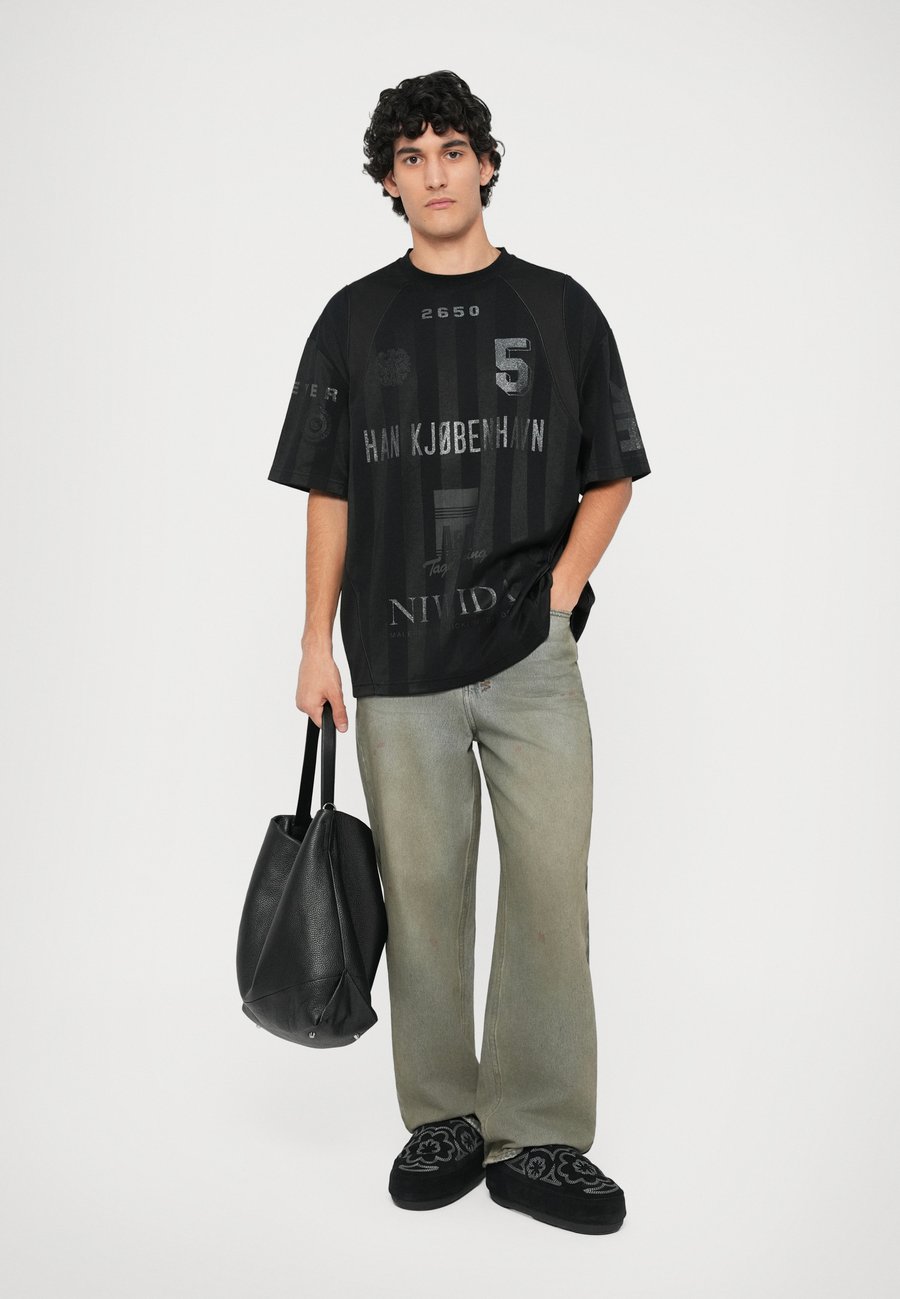 

Футболка Han Kjøbenhavn FOOTBALL TEE UNISEX, Black