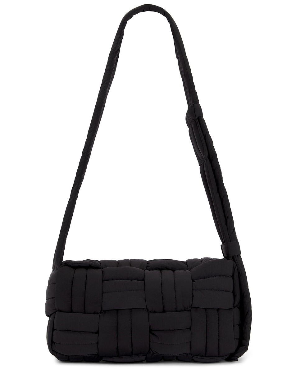 

Сумка Medium Padded Tech Cassette Paper Bag Bottega Veneta, цвет Black & Silver