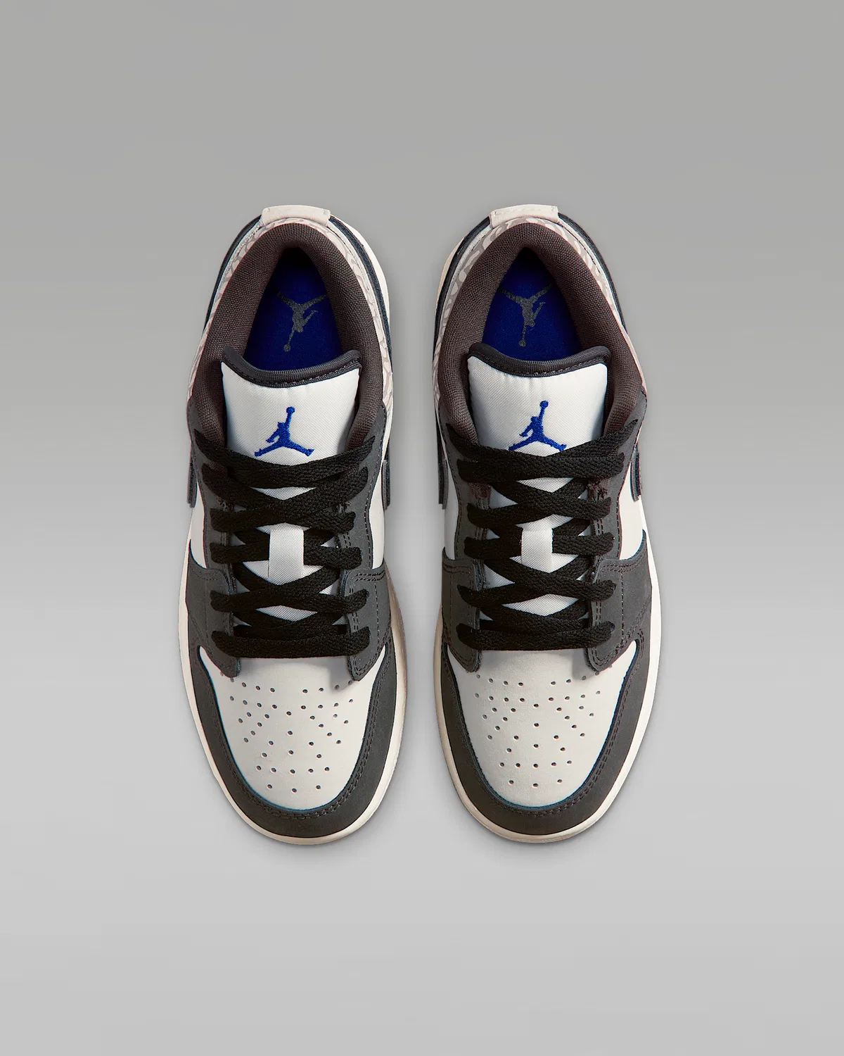 Кроссовки Big Kids' Air Jordan 1 Low SE, Sail/Deep Pewter/Gamma Grey/Game Royal — фото 4