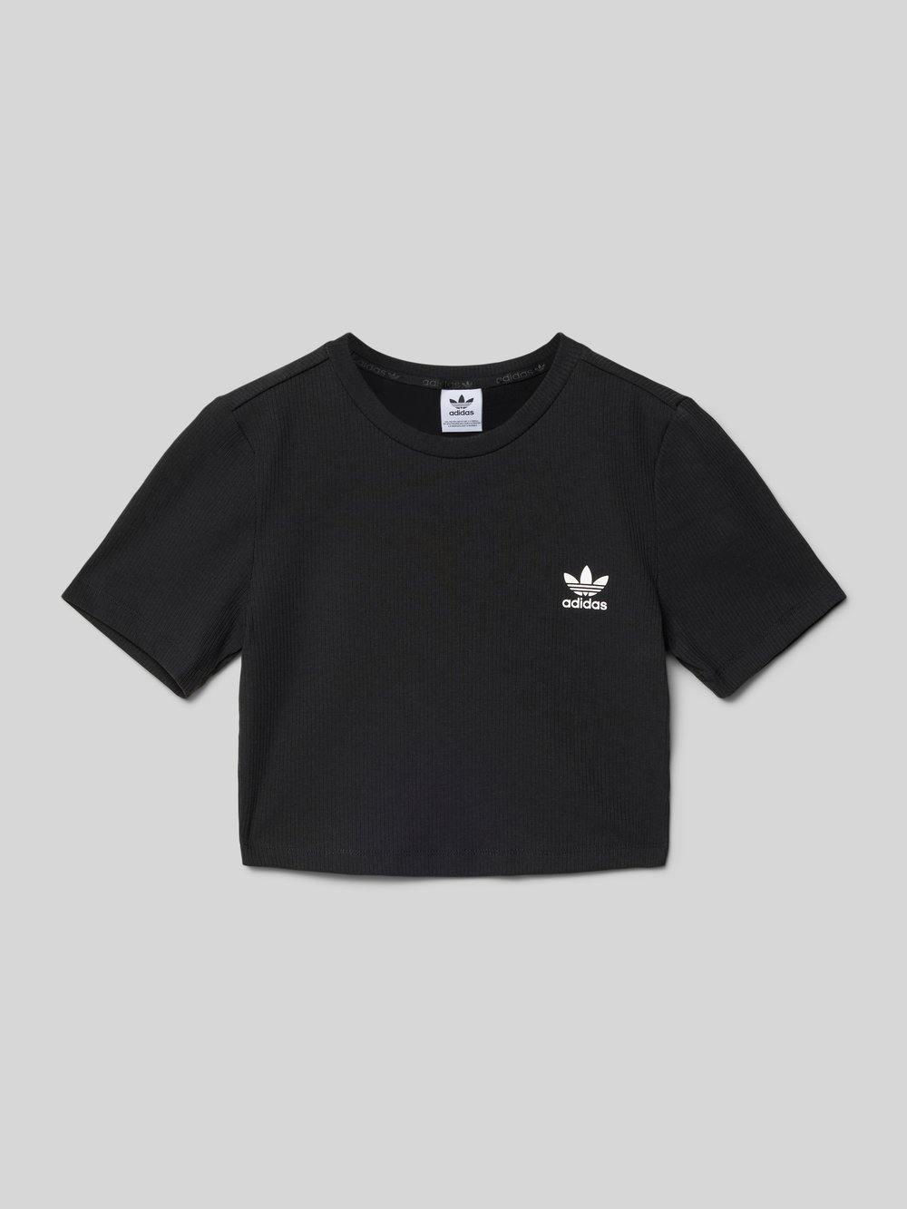 

Укороченная футболка с пришитой этикеткой adidas Originals, черный