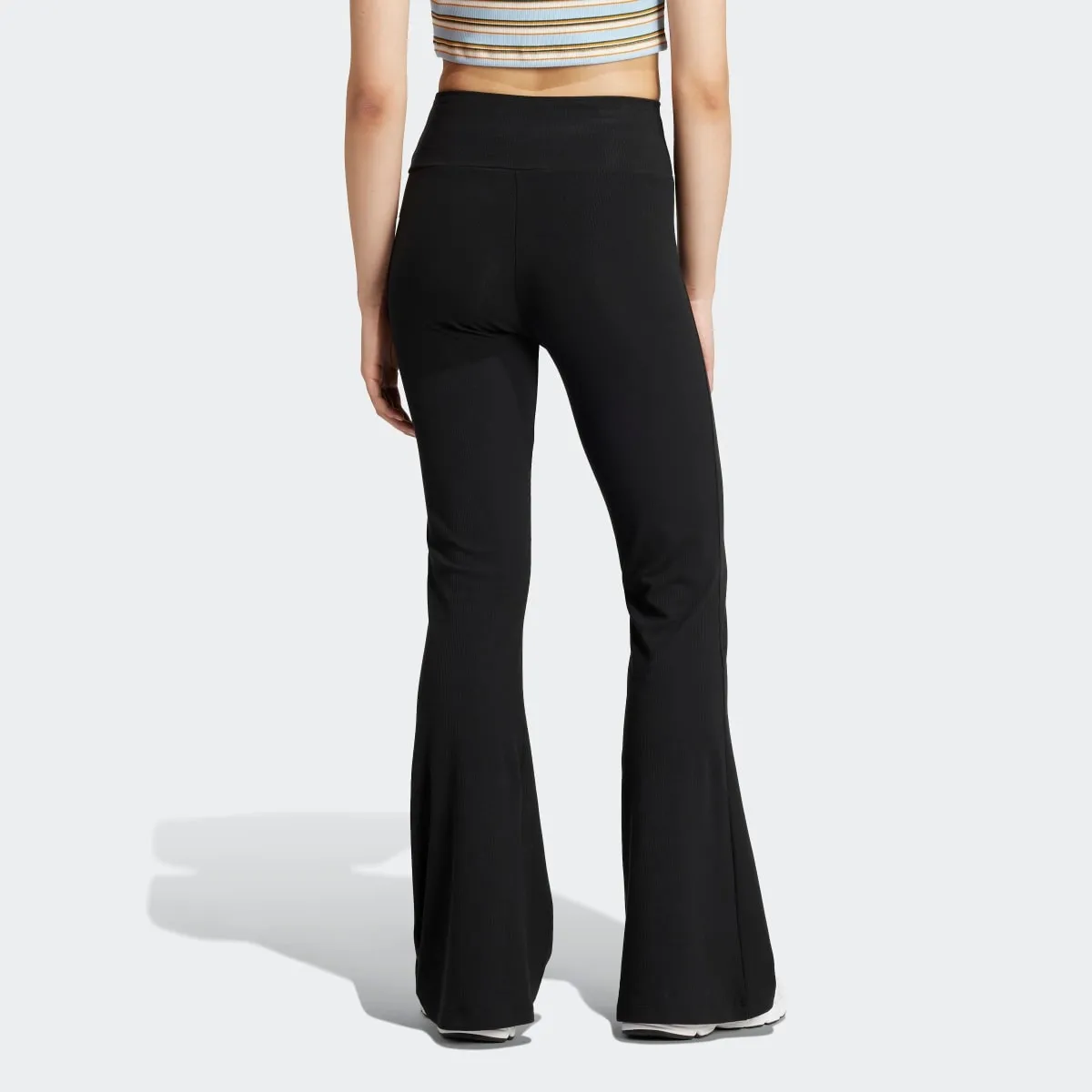 Женские леггинсы Essentials Rib Flared Originals adidas, черный — фото 2