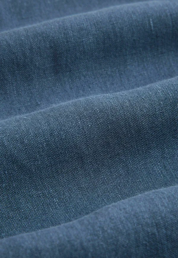 Брюки Next Regular tapered fit signature 100% linen pleated chino, светло-голубой — фото 4