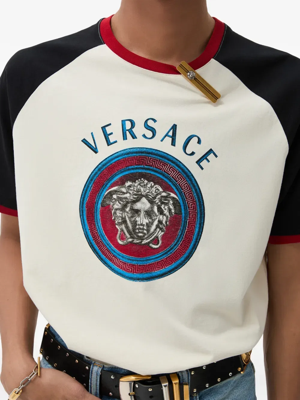 Обычная футболка из хлопкового трикотажа с принтом Versace, нейтральный — фото 4
