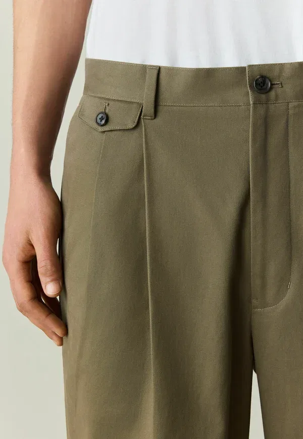 Брюки чинос Regular fit N.Premium Twin Pleat Barrel Fit Smart Chinos Next, хаки зеленый — фото 4