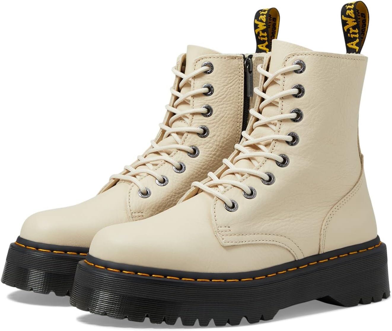

Ботинки на шнуровке Jadon III Dr. Martens, цвет Parchment Beige