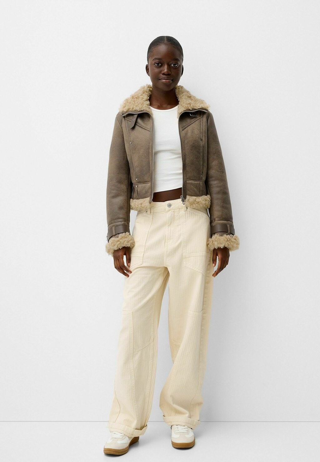 

Куртка из искусственной кожи DOUBLE-FACED Bershka, песочный