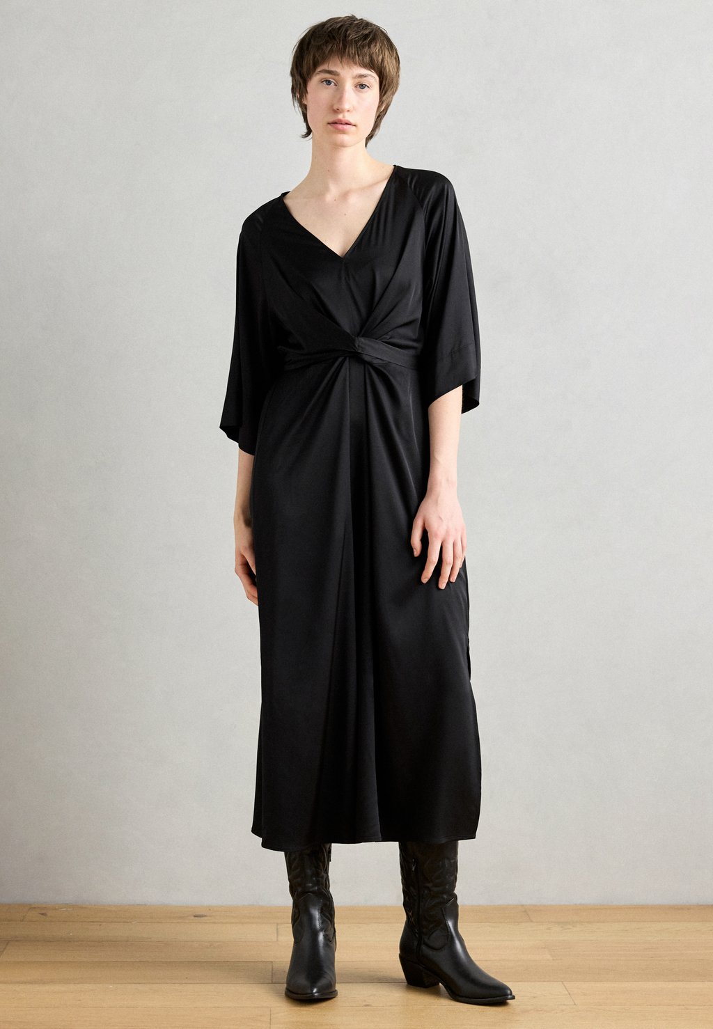 

Повседневное платье DRESS WRAP STYLE MEDIUM LENGTH RAGLAN SLEEVES Marc O'Polo, черный