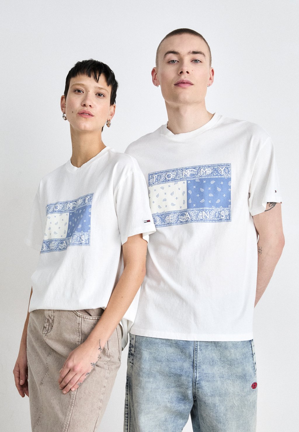 

Футболка с принтом PAISLEY FLAG TEE Tommy Jeans, слоновая кость
