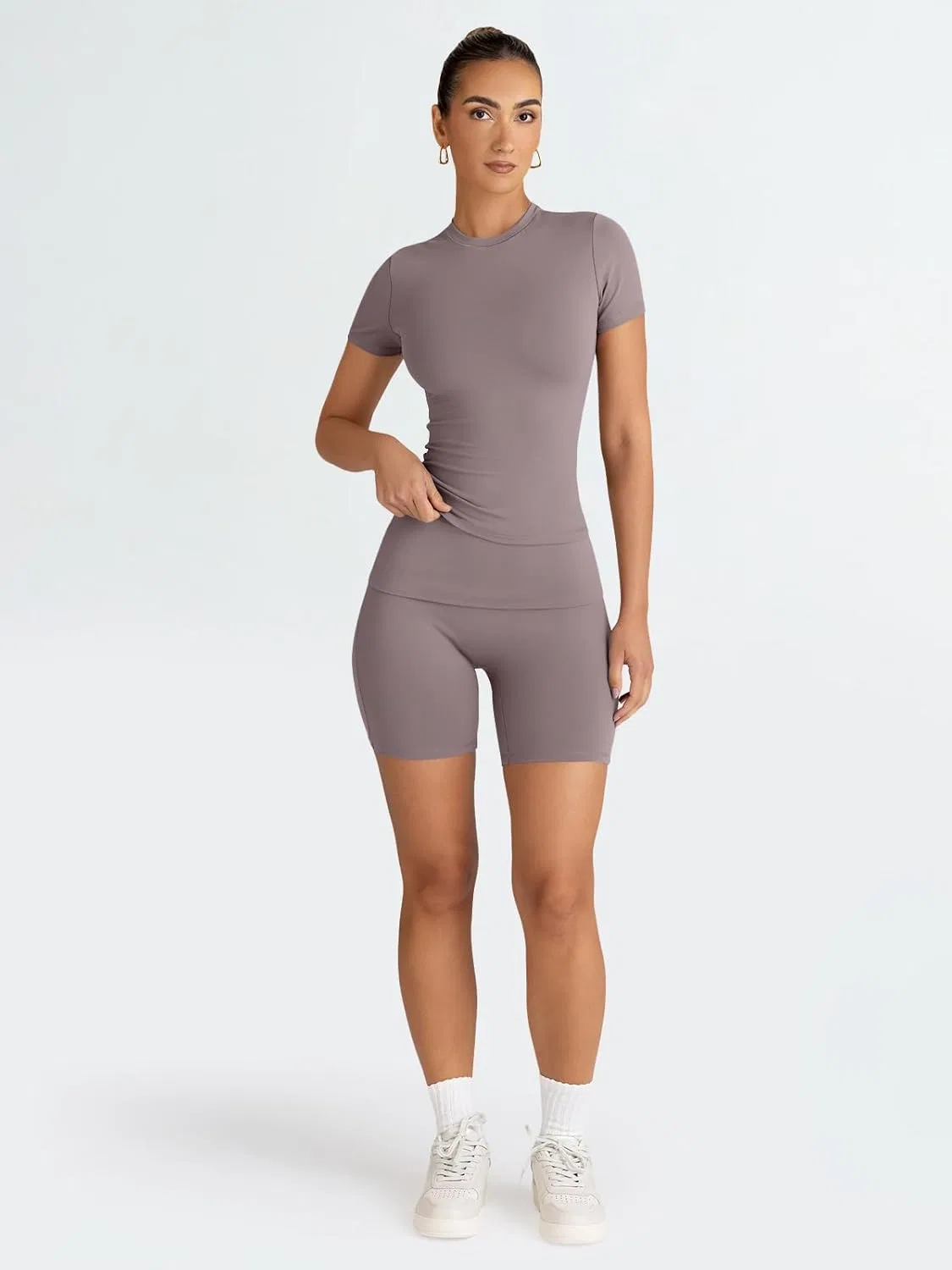 Trendy Queen Модный комплект из двух предметов для летних тренировок, спортивный костюм, шорты, одежда для пилатеса и йоги, одежда для прогулок, весенняя спортивная удобная одежда для активного отдыха, Coffeegrey — фото 4