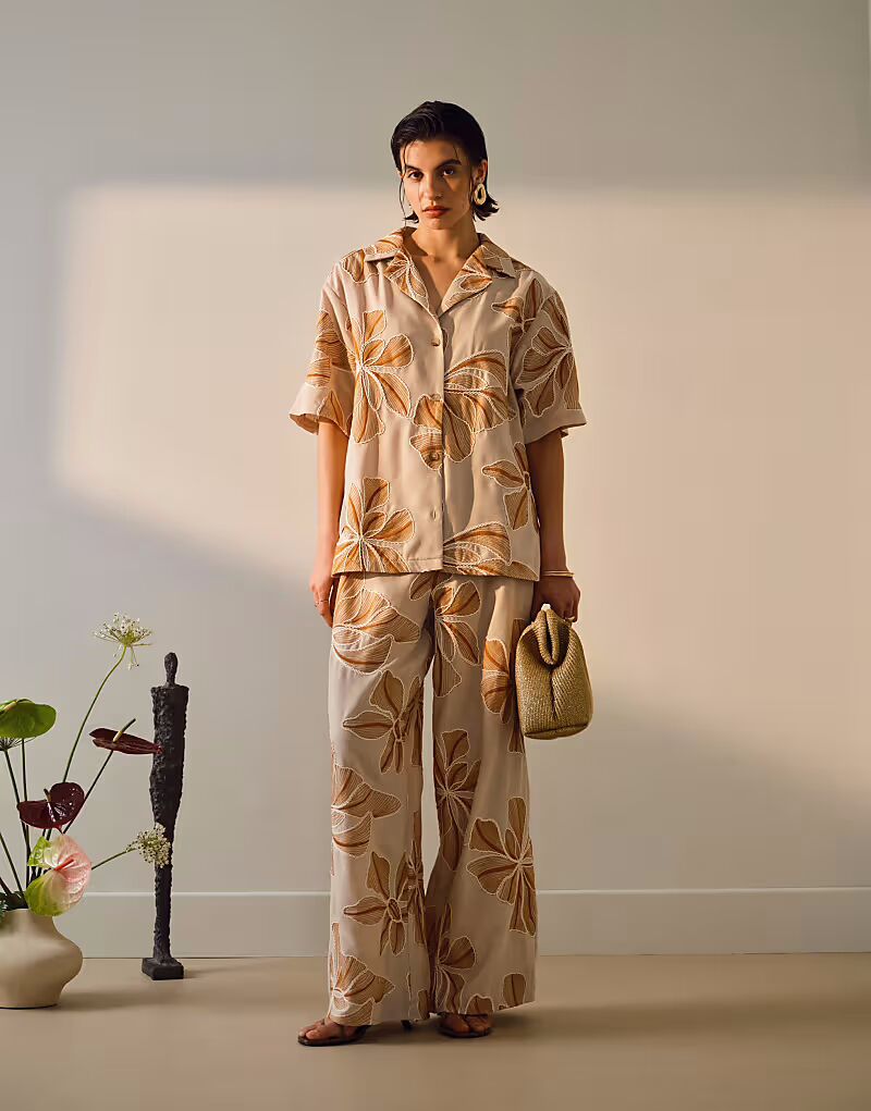 

Брюки Topshop coord с низкой посадкой и цветочным узором коричневого цвета