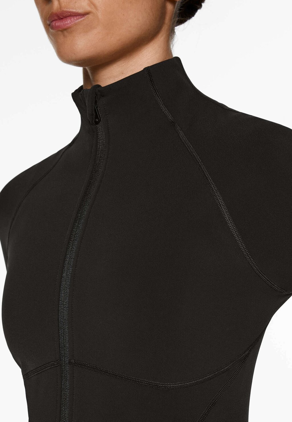 

Куртка тренировочная Warmth Comfortlux Technical OYSHO, черная