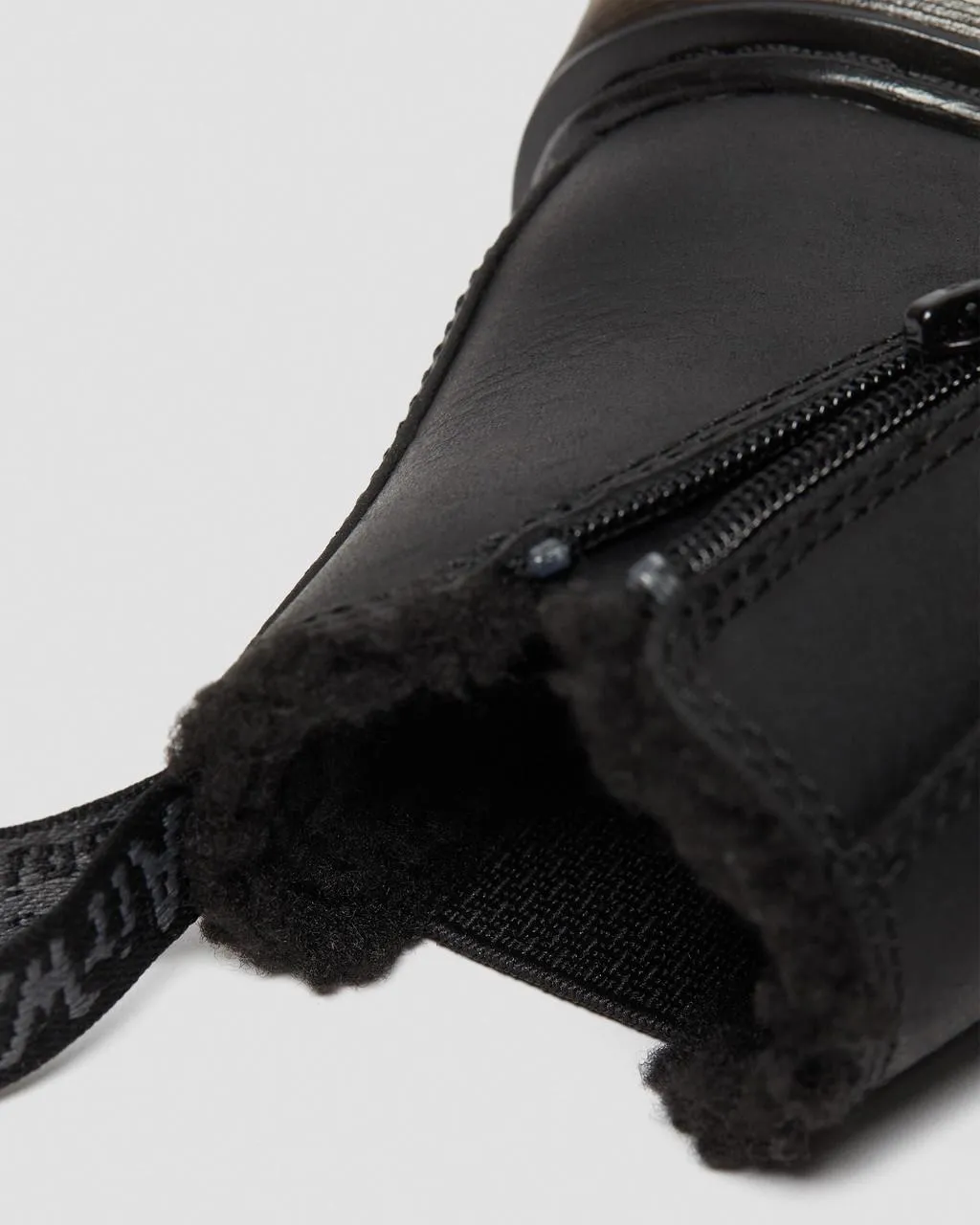 Dr. Martens Toddler 2976 Ботинки челси на подкладке из искусственного меха, цвет Black — Republic Waterproof — фото 3