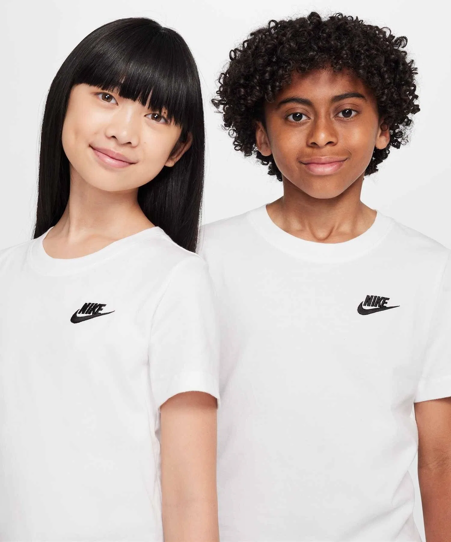 Детская футболка NIKE с вышитым логотипом белая — фото 3