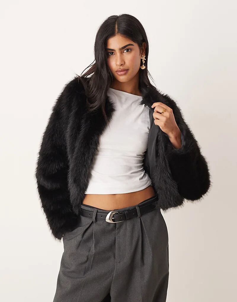 

Потертая куртка без воротника из искусственного меха черного цвета