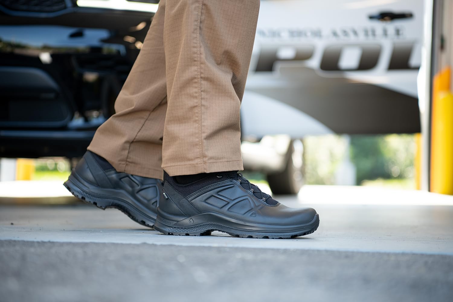 Тактические туфли HAIX Black Eagle Tactical 2.1 GTX Low - водонепроницаемые тактические туфли с противоскользящей подошвой, амортизирующей технологией и легким дизайном, отлично подходят в качестве полицейской обуви — фото 3