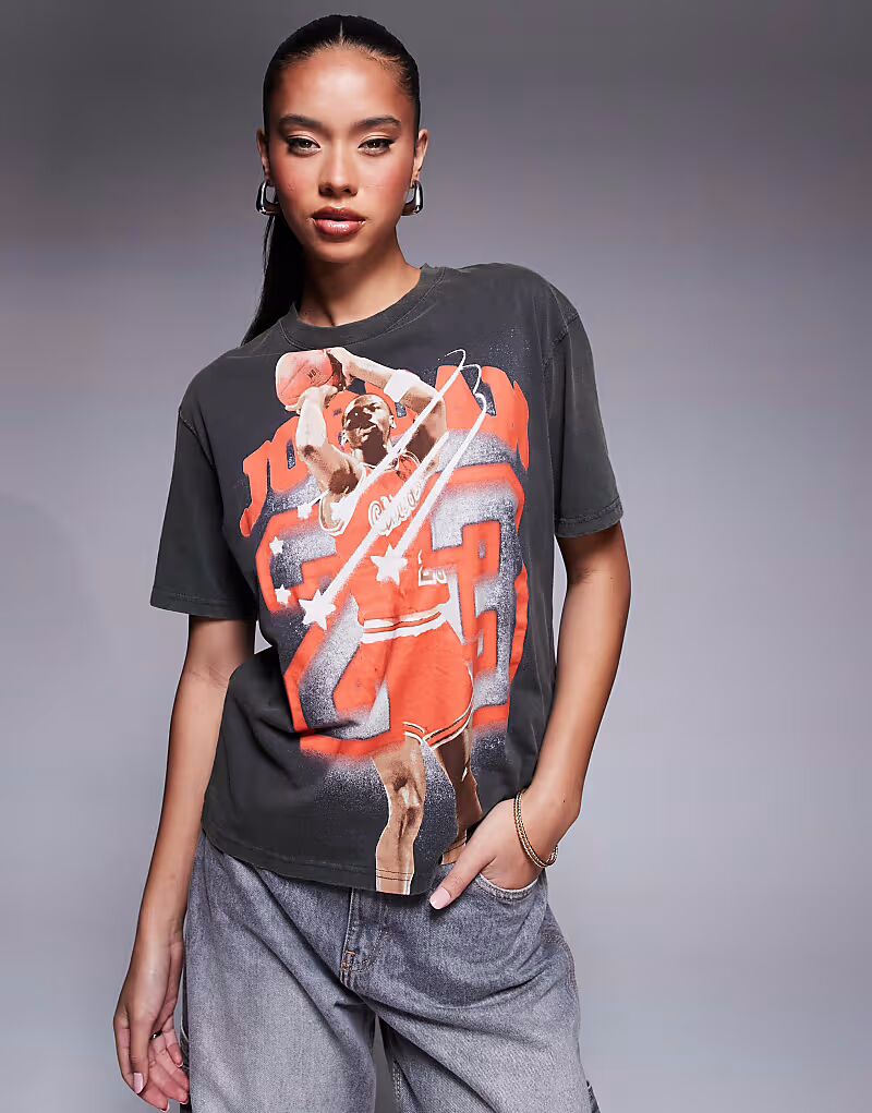 

Футболка Jordan 23 Graphic в черно-красном цвете
