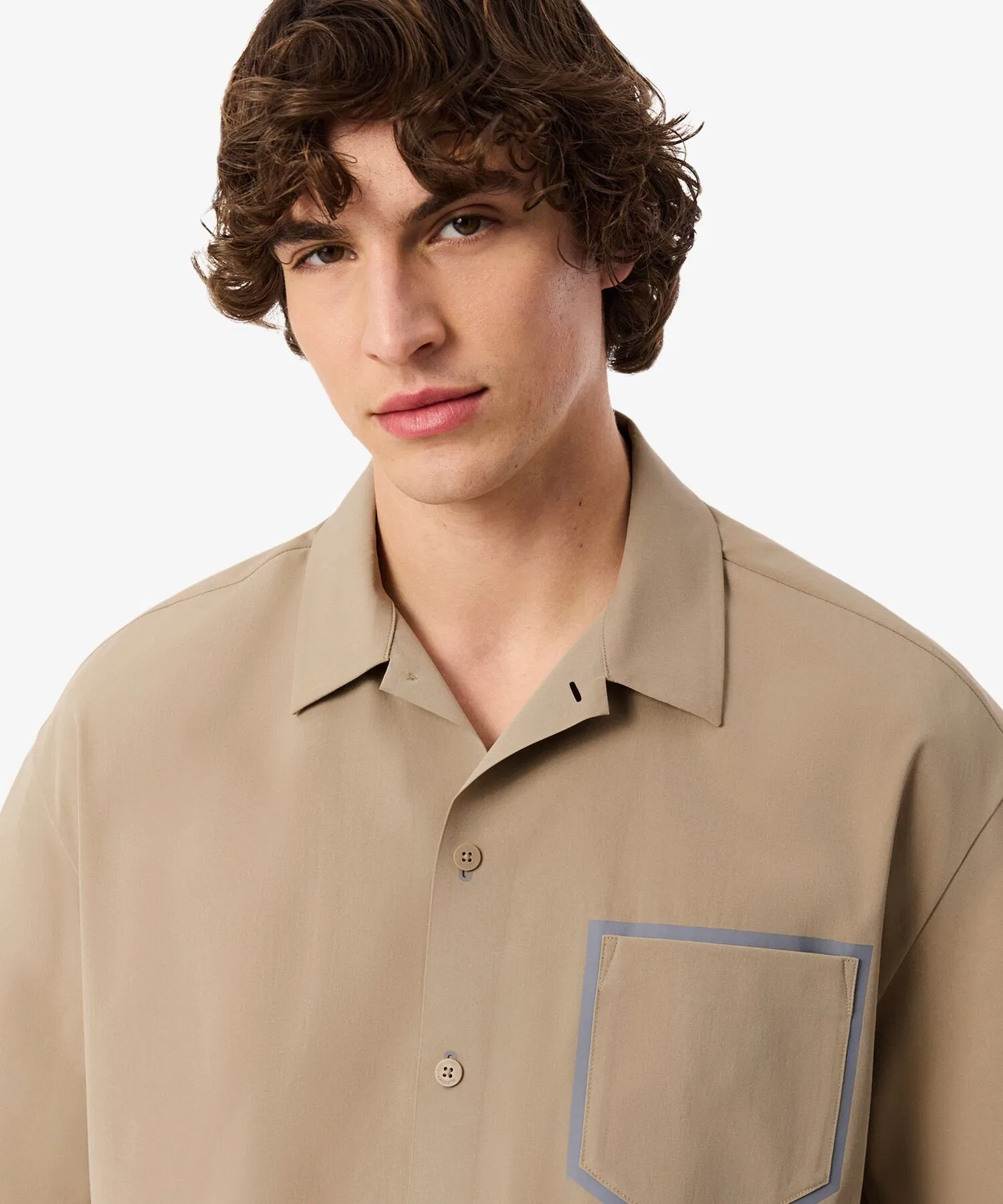 Мужская ветрозащитная рубашка Lacoste свободного кроя бежевая — фото 3