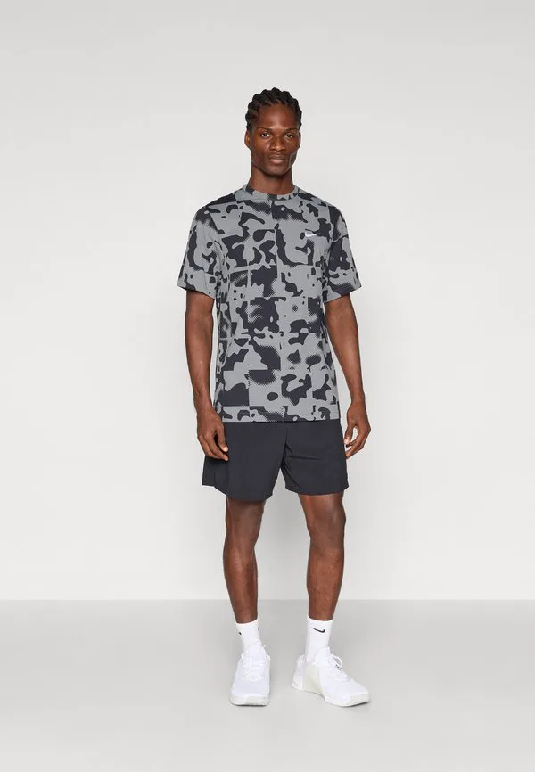 Спортивная футболка hyverse Nike Performance, Smoke Grey/Black/White — фото 2