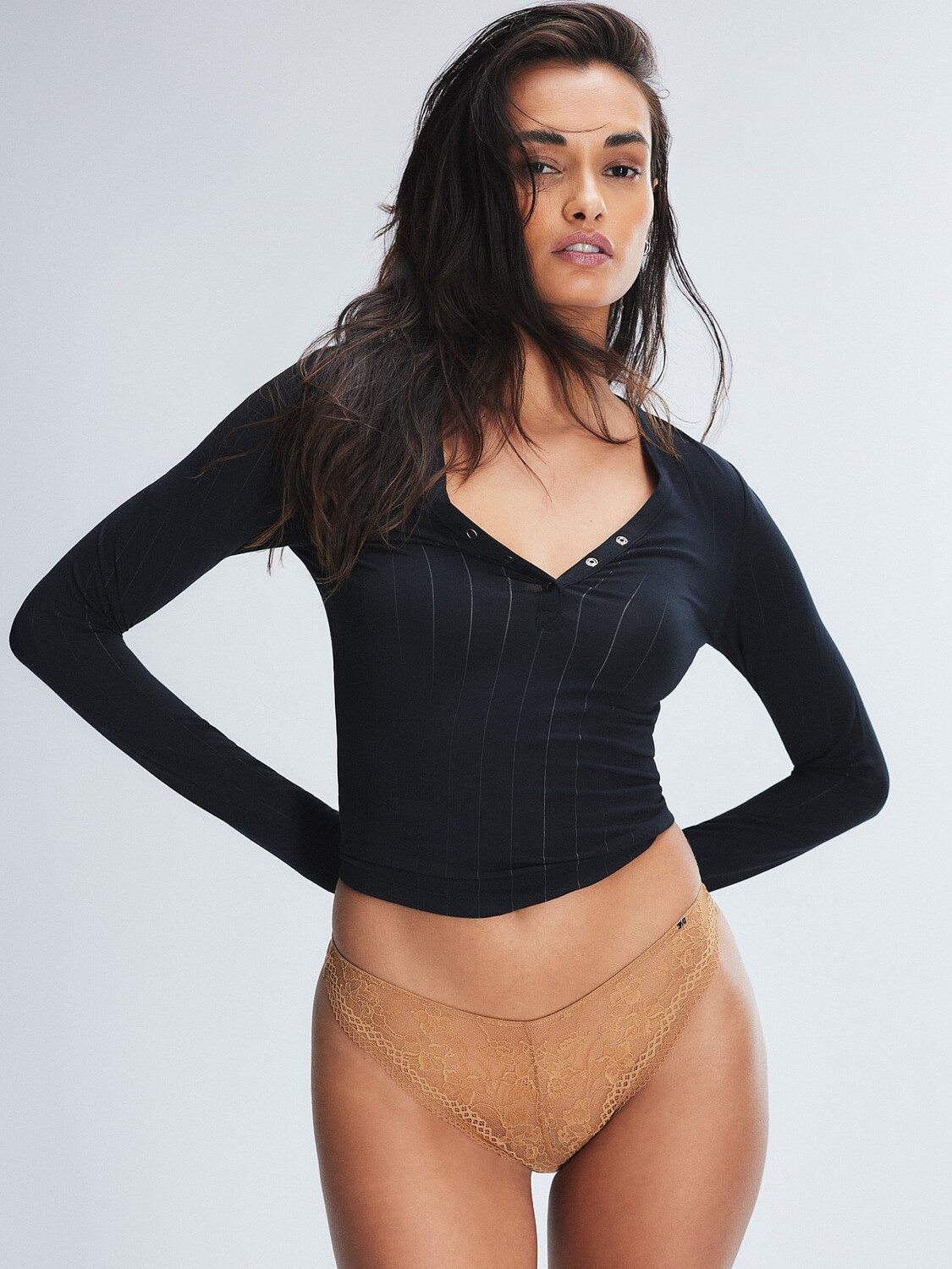

Трусики-стринги Savage X Fenty Top Drawer Lace, цвет Sweet Latte Nude