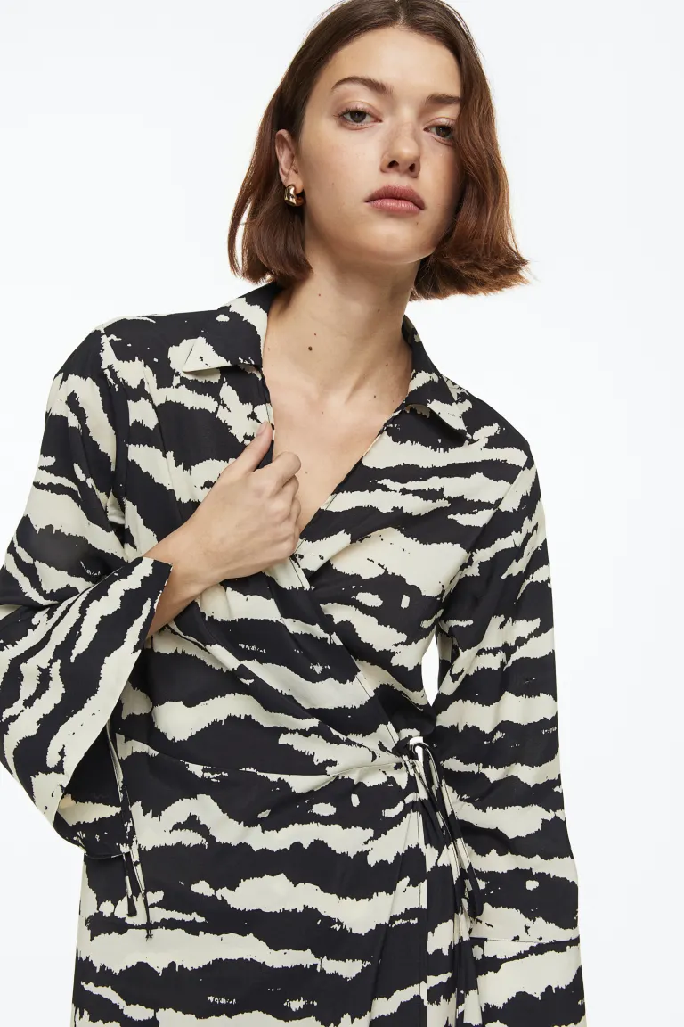 

Платье с трансфером и воротником H&M, черный