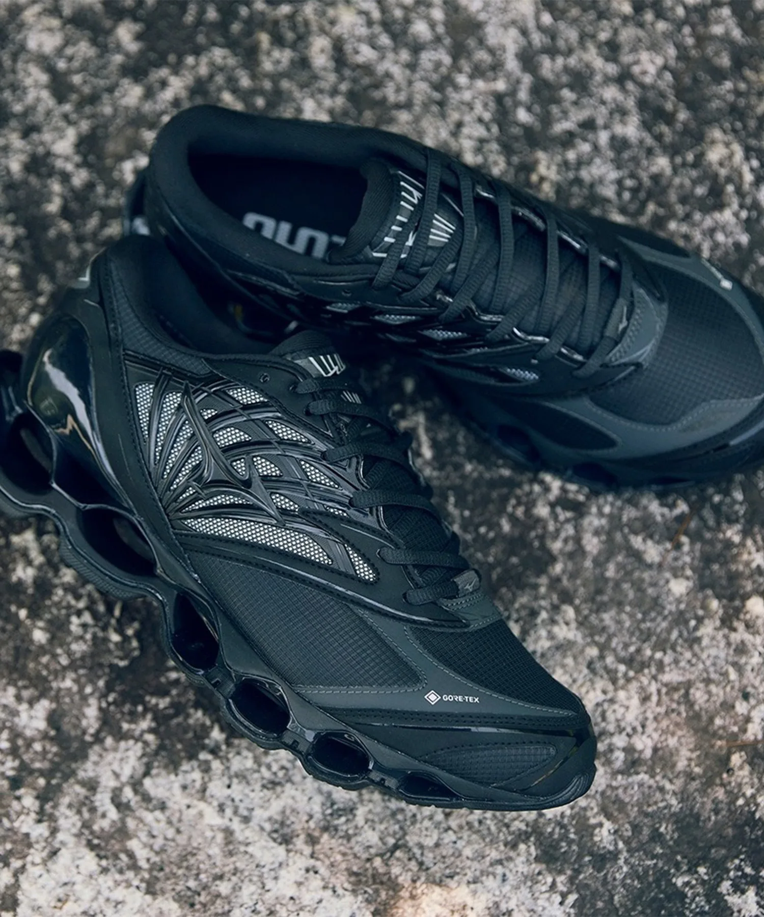 Мужские кроссовки с технологией INFINITY WAVE WAVE PROPHECY 13.2 MIZUNO чёрные