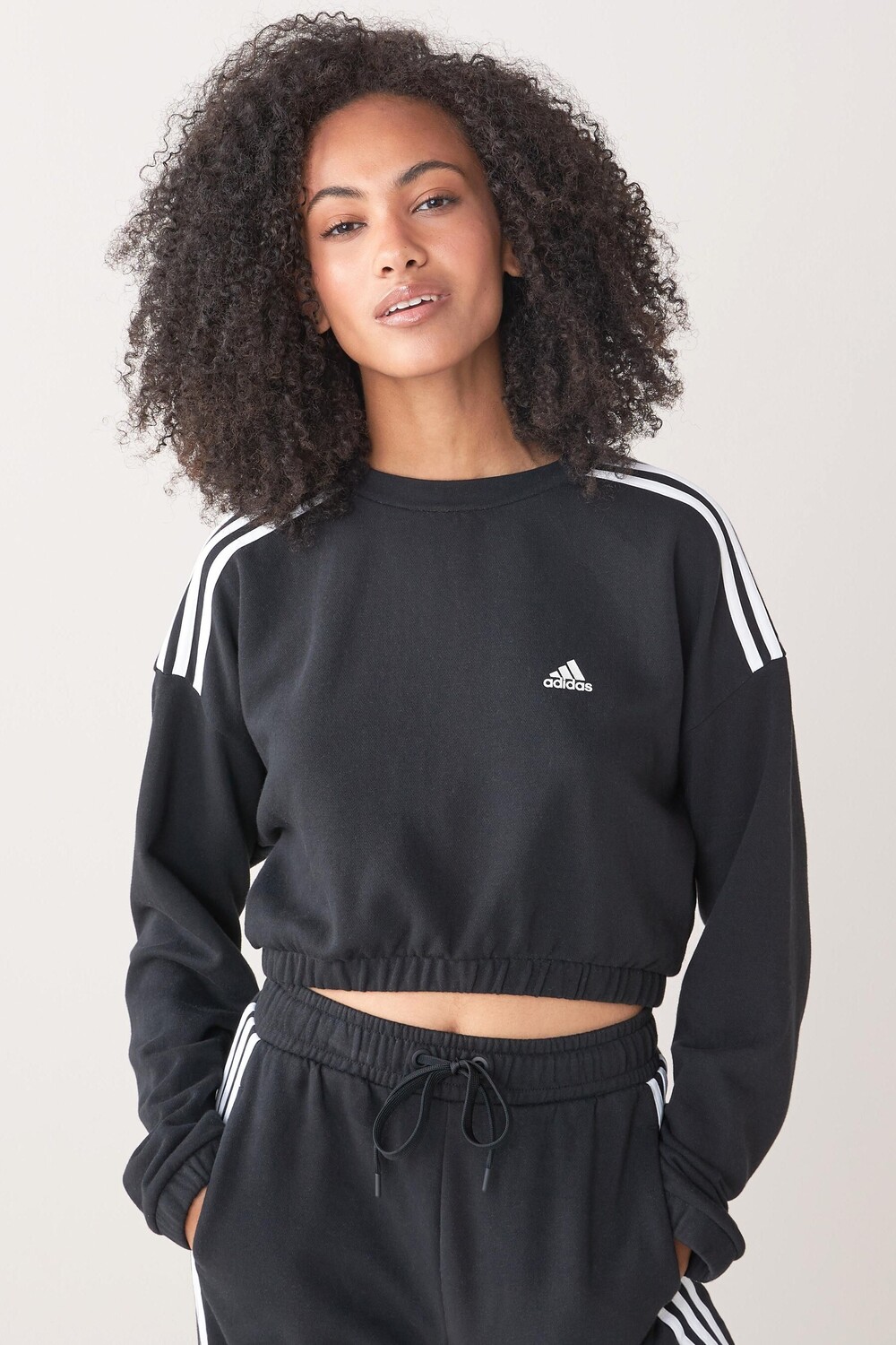 

Толстовка ISC укороченного кроя adidas, черный