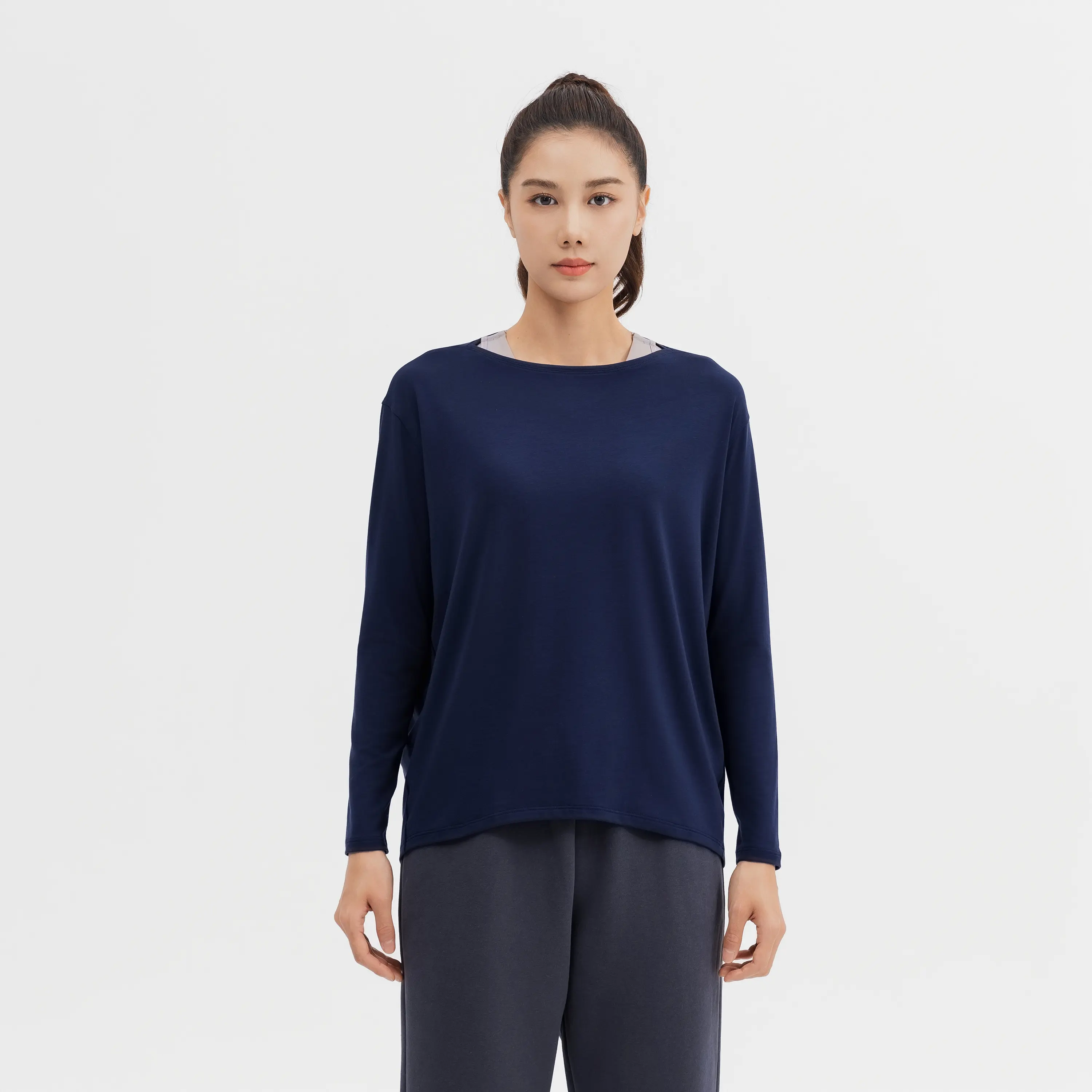 

Женская базовая тренировочная футболка с длинным рукавом Domyos