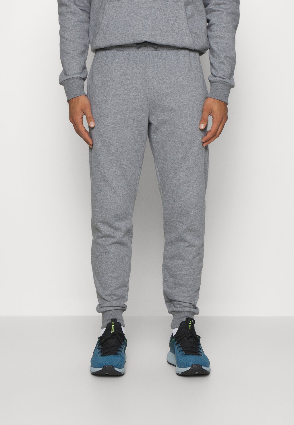 

Спортивные брюки Under Armour RIVAL JOGGERS, цвет Castlerock Light Heather/White