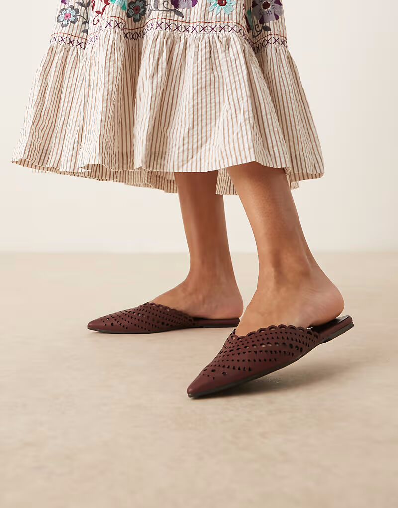 Мюли ASOS DESIGN с заостренным носком и вырезом-лабиринтом в бордовом цвете