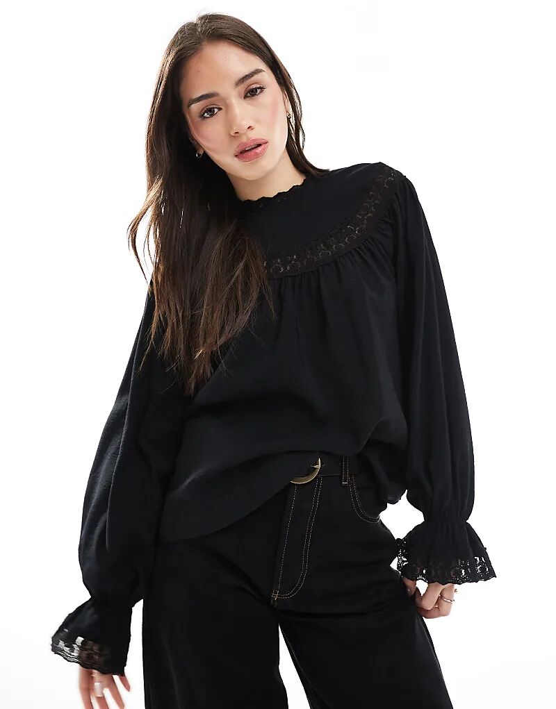 

Блузка с кружевной вставкой черного цвета ASOS DESIGN