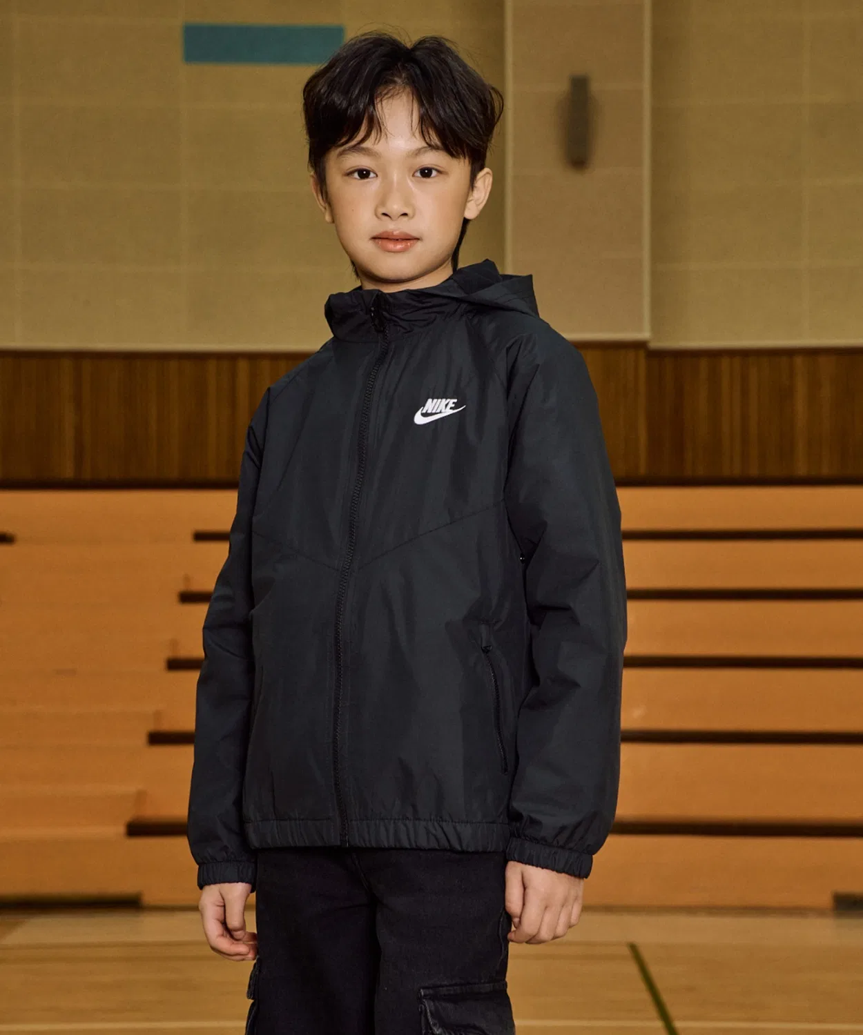 Куртка Nike Sportswear Windrunner детская с капюшоном, чёрная — фото 2