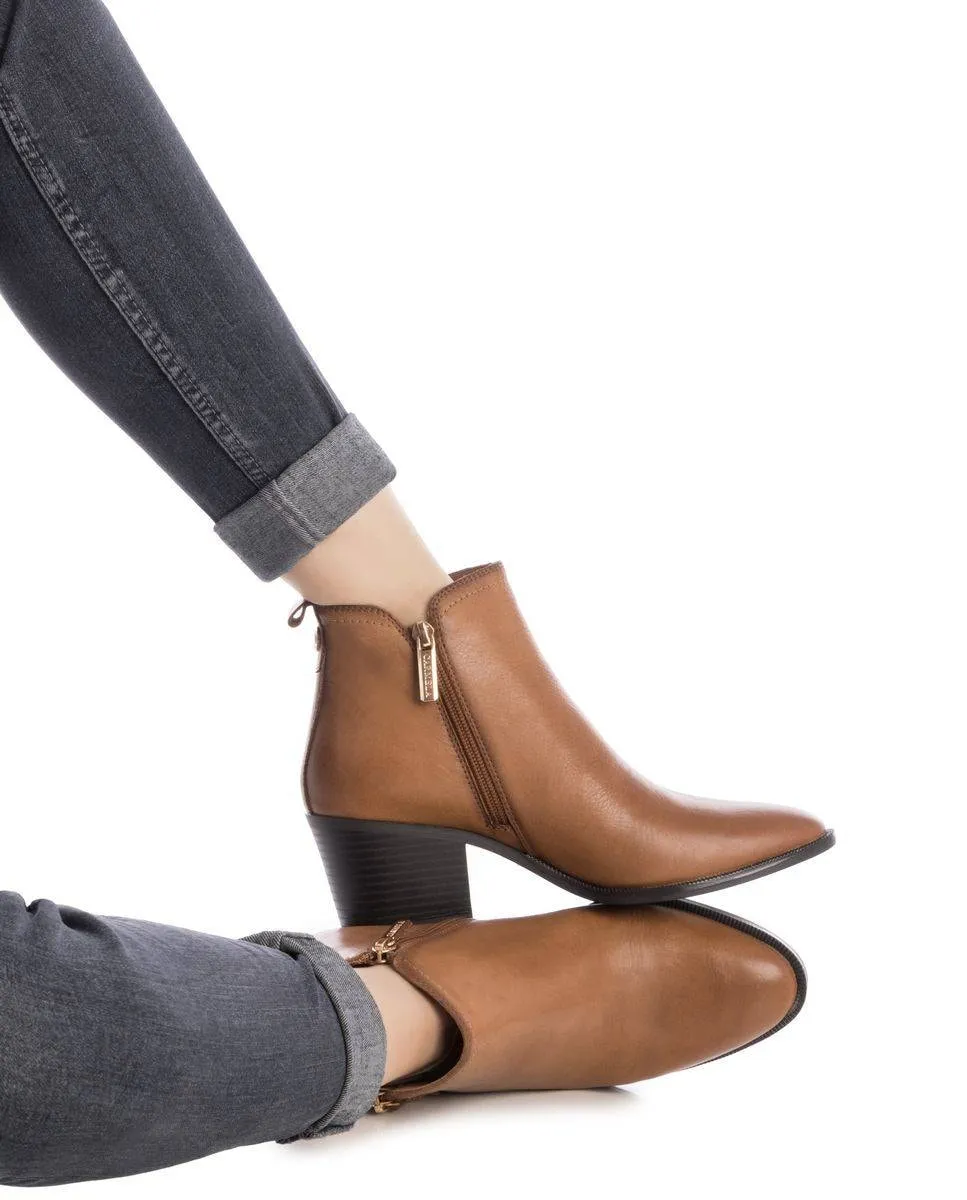 Женские кожаные ботильоны с острым носком и боковой молнией Carmela, коричневый — фото 2