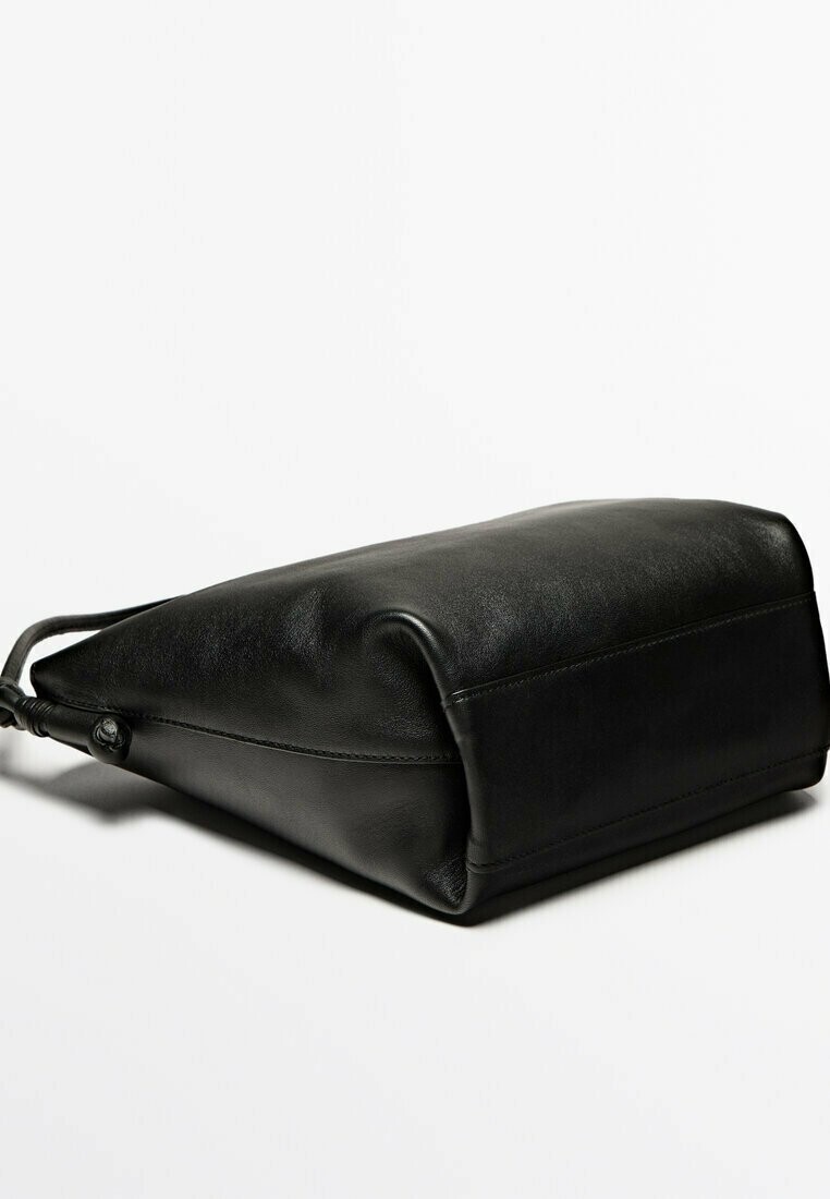 

Сумочка WITH KNOTS Massimo Dutti, черный