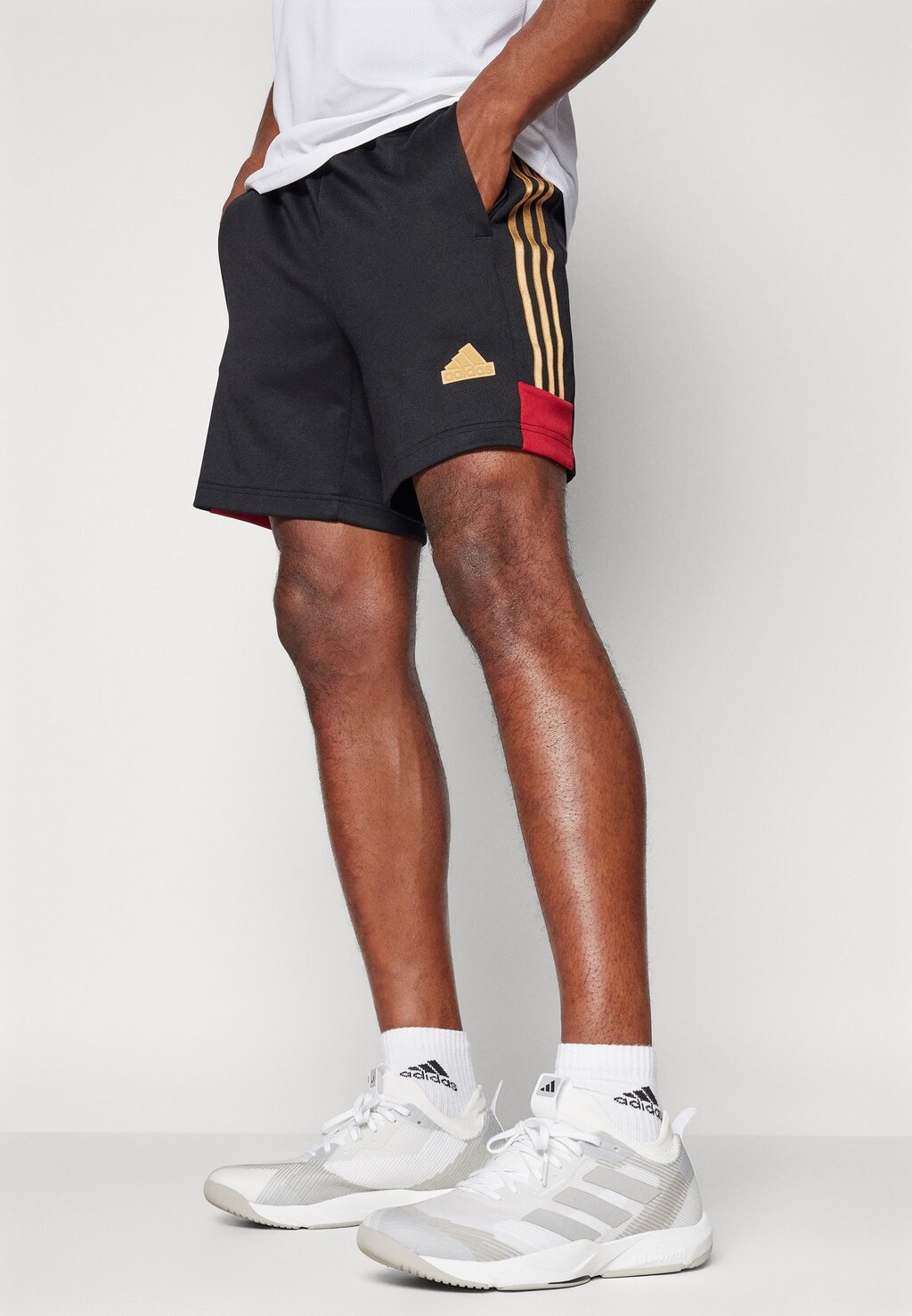 

Спортивные шорты House Of Tiro Nations Pack Short adidas Sportswear, черные/командная победа красные