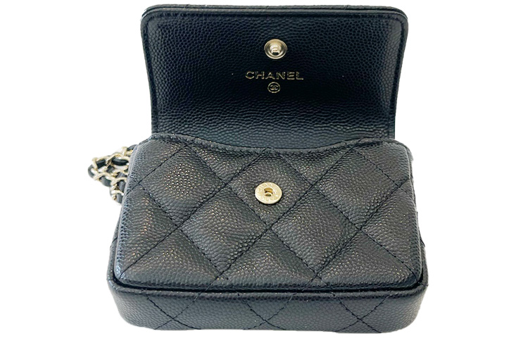 CHANEL Кожаный мешочек на шею маленький женский черный — фото 4