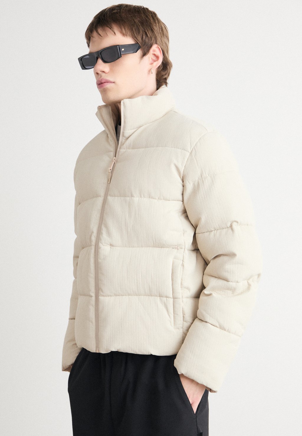 

Зимняя куртка TEXTURE QUILT PUFFER Calvin Klein, молочный