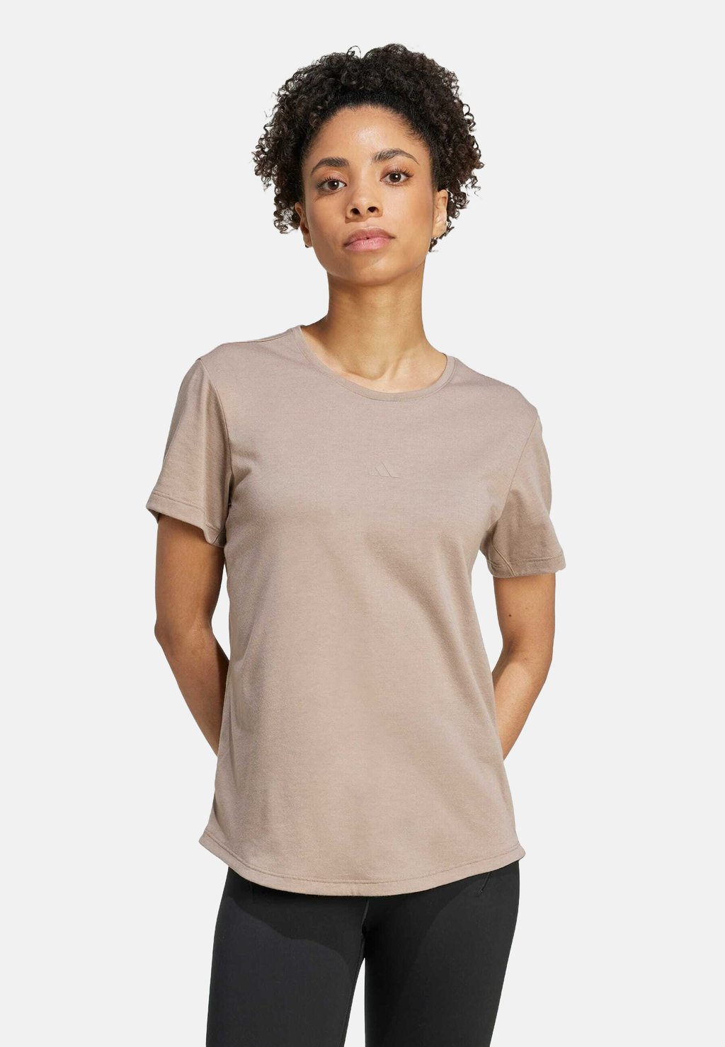 

Спортивная футболка YOGA ESSENTIALS - Basic T-shirt Adidas Performance, коричневый