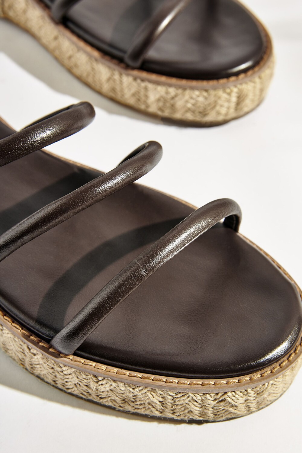 Кожаные босоножки на платформе Forever Comfort с декоративной платформой Next, коричневый — фото 3