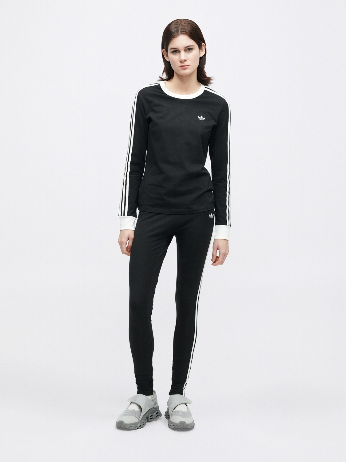 Adidas Originals Лонгслив в черном цвете — фото 4