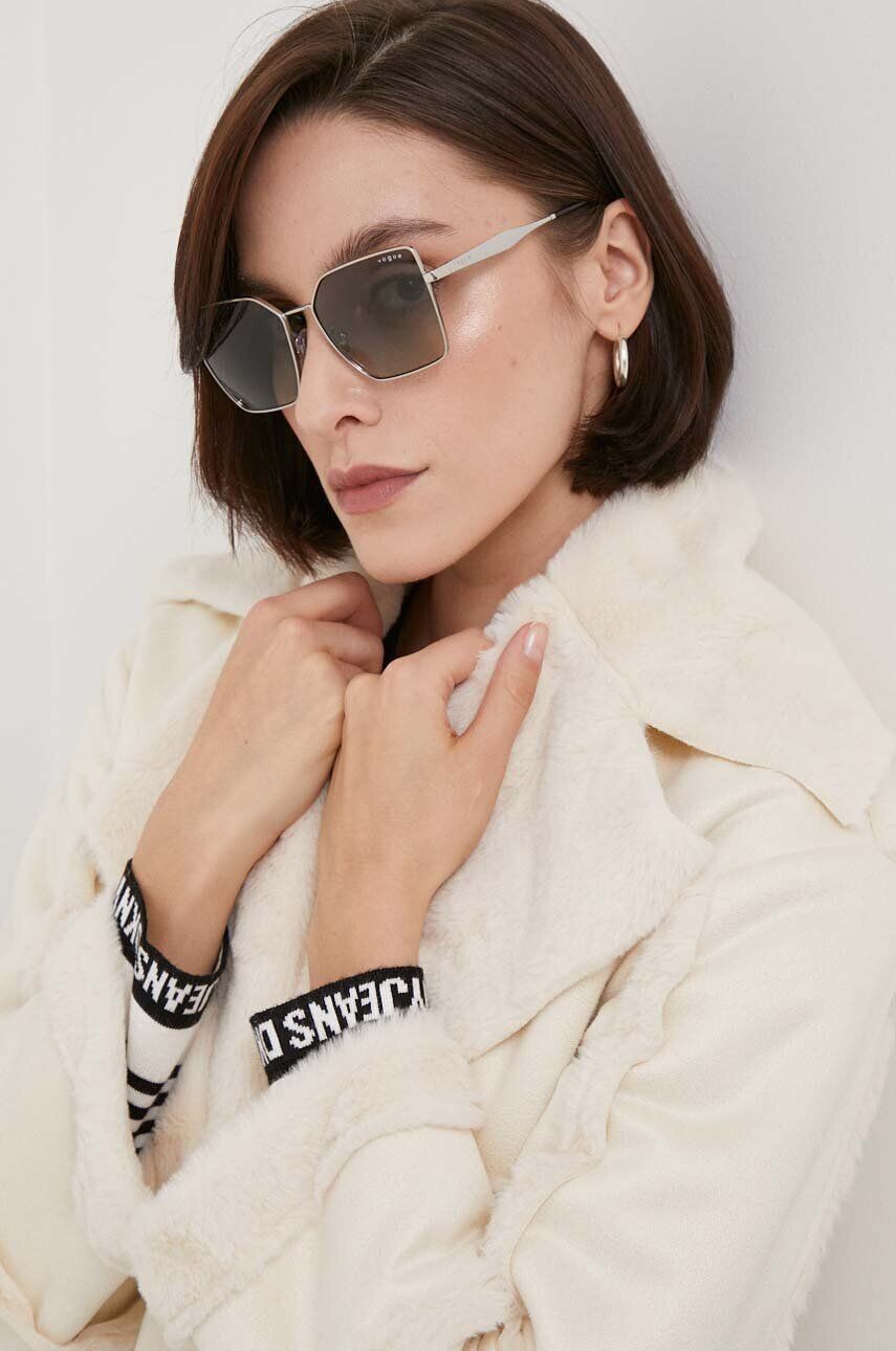 

Солнцезащитные очки VOGUE, серый