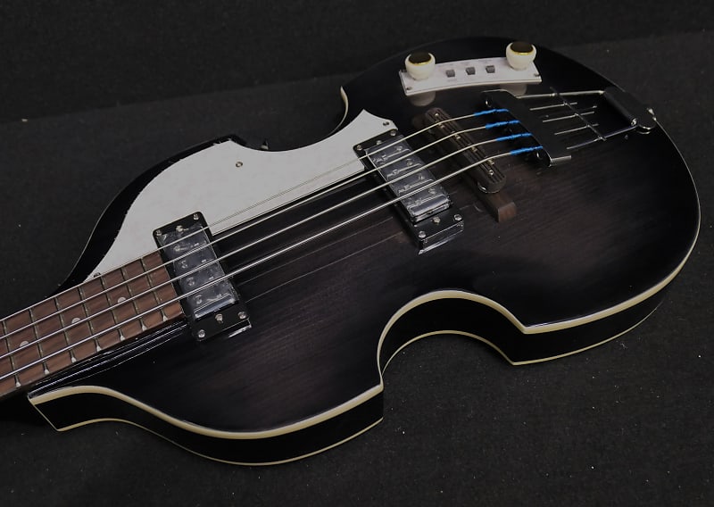 

Басс гитара Hofner IGNITION PRO Beatle Bass HI-BB-PE-TBK comes with Flat Wounds & 500/1 Tea Cup Knobs in Transparent Black & Case