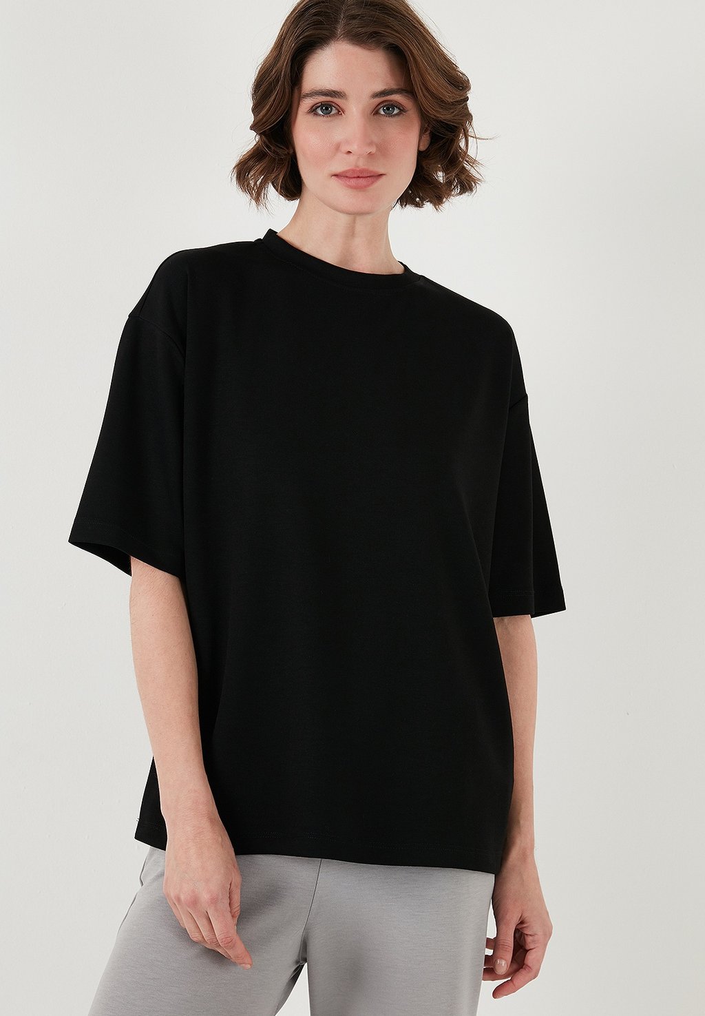 

Базовая футболка LOOSE FIT LELA, черный