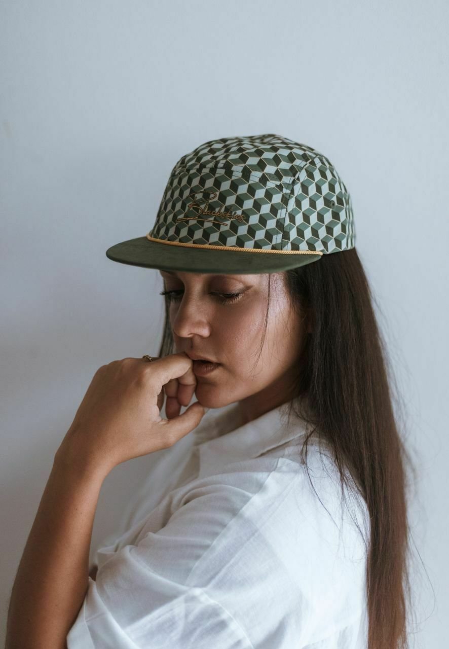 

Бейсболка DESIGNER 5-PANEL Blackskies, цвет green/gold