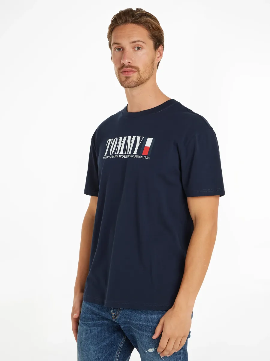 

Футболка Tommy Jeans Plus "TJM REG TOMMY DNA FLAG TEE EXT", большие размеры с тисненым логотипом, синий