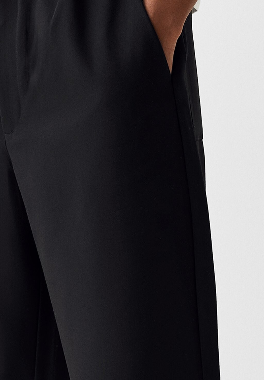 

Шорты Wide Tailoring Bershka, черные