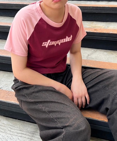 

STAY GOLD Футболка-реглан короткая женская с логотипом в стиле чиби, STAYGOLD