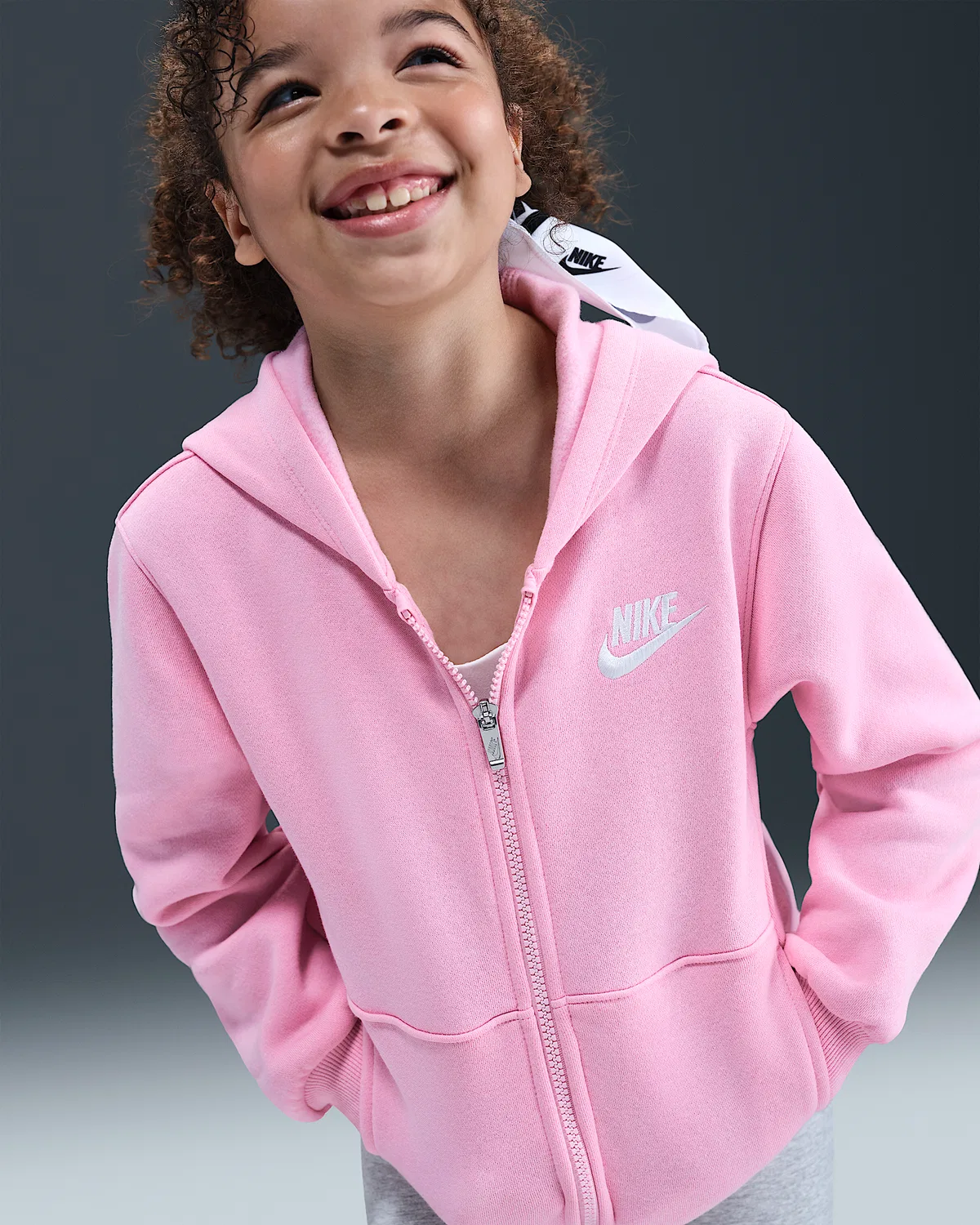 Детская флисовая куртка на молнии Nike Sportswear Club, Medium Soft Pink — фото 3